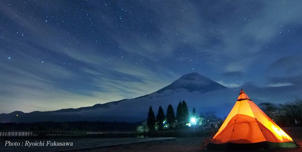 撮影者：深沢亮一　夜の富士山